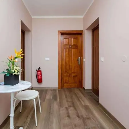 Apartment In 5281