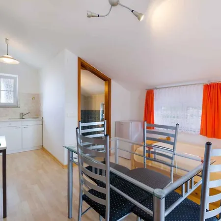 Apartment In 5281